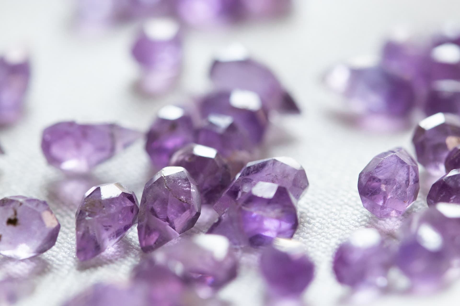 Moc minerałów – na jakie kamienie dobrze jest postawić w biżuterii?
