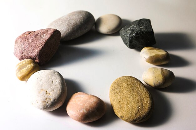 Jak kamienie naturalne mogą wpłynąć na naszą codzienną harmonię?