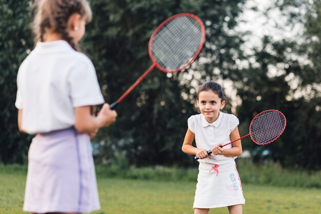 Jak wybrać odpowiednią szkołę tenisa dla siebie i swojego dziecka?