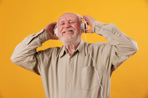 Jak rozpoznać pierwsze objawy utraty słuchu i kiedy warto skorzystać z profesjonalnej pomocy?